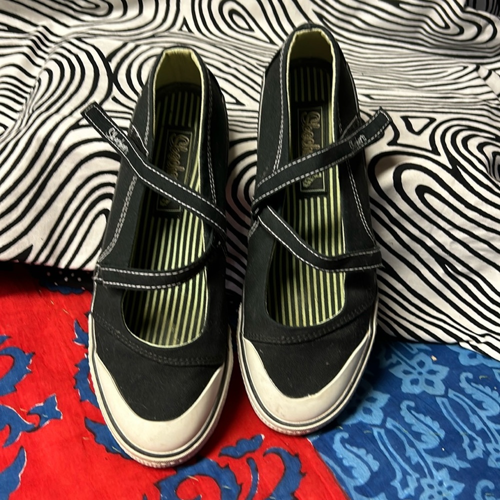 Skechers slip on skimmer sneaker 6.5
